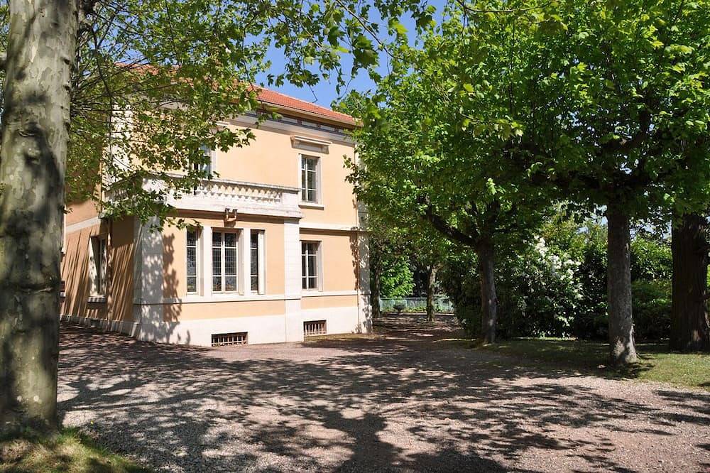 Parc de biodiversité Le Castel - Chambre La Pape in Rillieux-la-Pape, Lyon et ses environs
