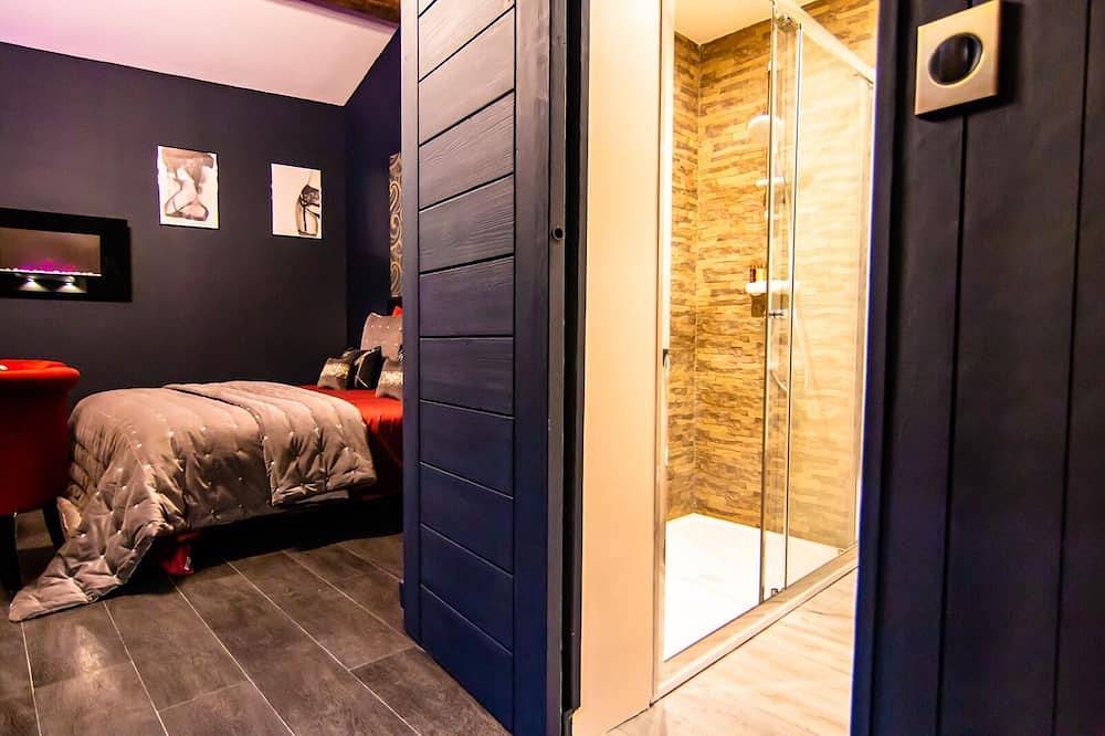 Ganze Wohnung, Apartment mit eigenem Whirlpool und Terrasse, beheiztem Pool, Sauna, Billard in Congénies, Nimes und Umgebung