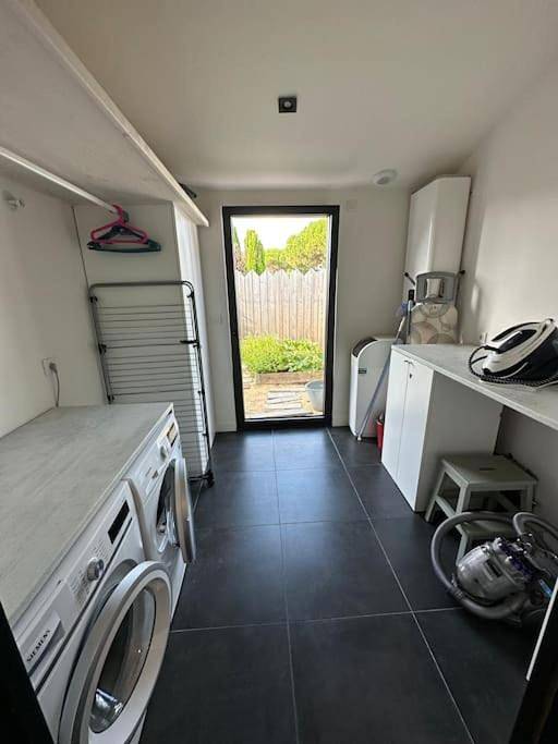 Location de vacances pour 8 personnes, avec terrasse ainsi que piscine et jacuzzi dans Plage des Gollandieres (Le Bois-Plage-en-Re) - 4