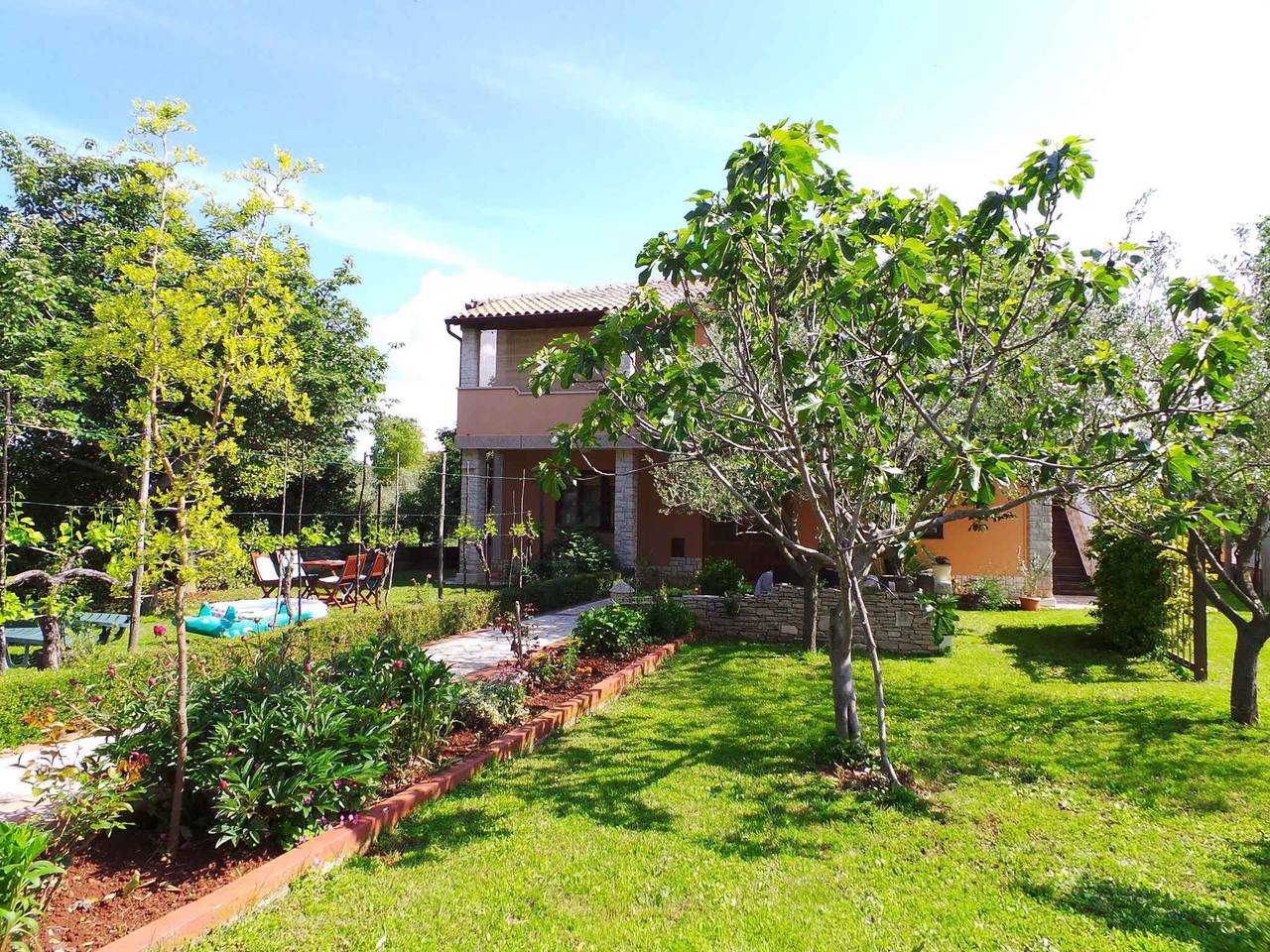 Ganze Ferienwohnung, Ferienwohnung in ruhiger Lage (rollstuhlgeeignet) in Muntic, Südküste Istrien