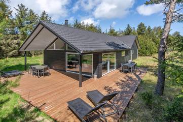Ferienhaus für 10 Personen, mit Sauna und Terrasse sowie Whirlpool in Vejers Strand