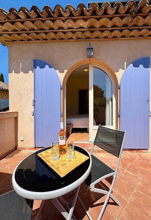 Chambre d’hôte pour 2 personnes, avec vue ainsi que jardin et terrasse à Grimaud - 3