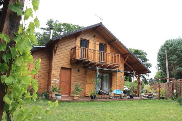 Maison d’hôte pour 2 personnes, avec vue et jardin, animaux acceptés à Chameyrat
