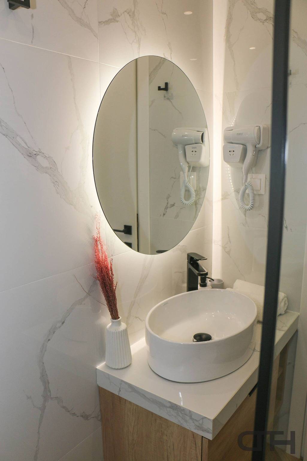 Ganze Wohnung, Luxuriöses 80 m² großes Apartment mit Balkon in der Innenstadt in Thessaloniki und Umgebung