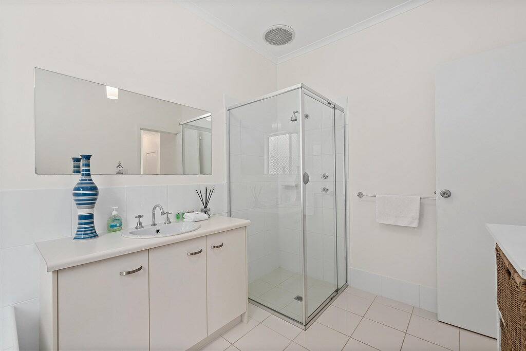 Chloe's Place ~ Aldinga Beach - Airy Family Abode Overlooking a Reserve in Aldinga Beach, City of Onkaparinga