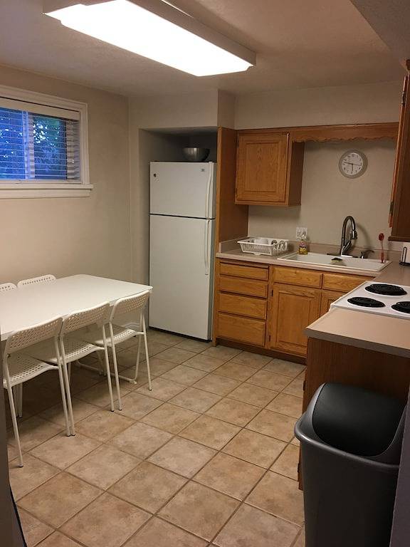 Ganze Wohnung, Fun @ thefrees! Gemütliches 2Br Apt von Costco! Ganz neuer Teppich / Lack! in Orem, Utah Lake