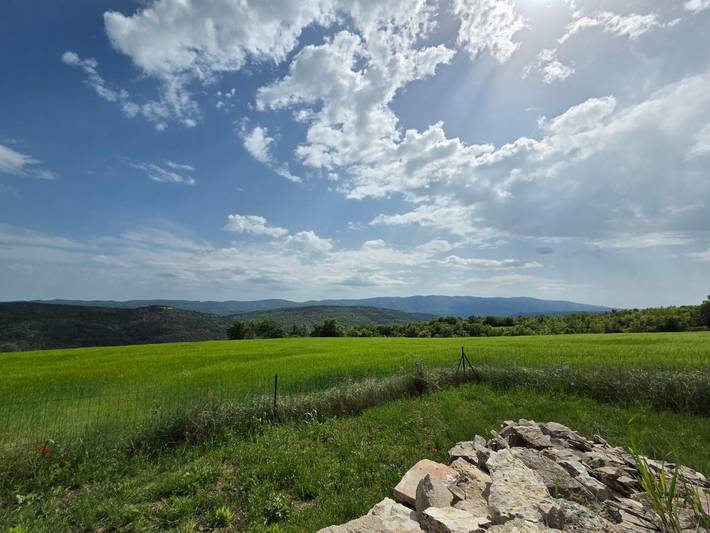 Location de vacances pour 5 personnes, avec piscine ainsi que vue et jardin à Sainte-Croix-à-Lauze - 4