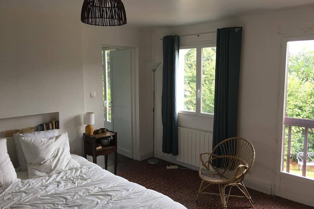 Maison de campagne avec forêt privée, tennis, vélos et activités sportives in Auffargis, Parc naturel régional de la Haute Vallée de Chevreuse
