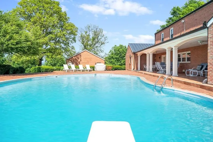 Casa de vacaciones para 19 personas, con jardín además de terraza y piscina - 1
