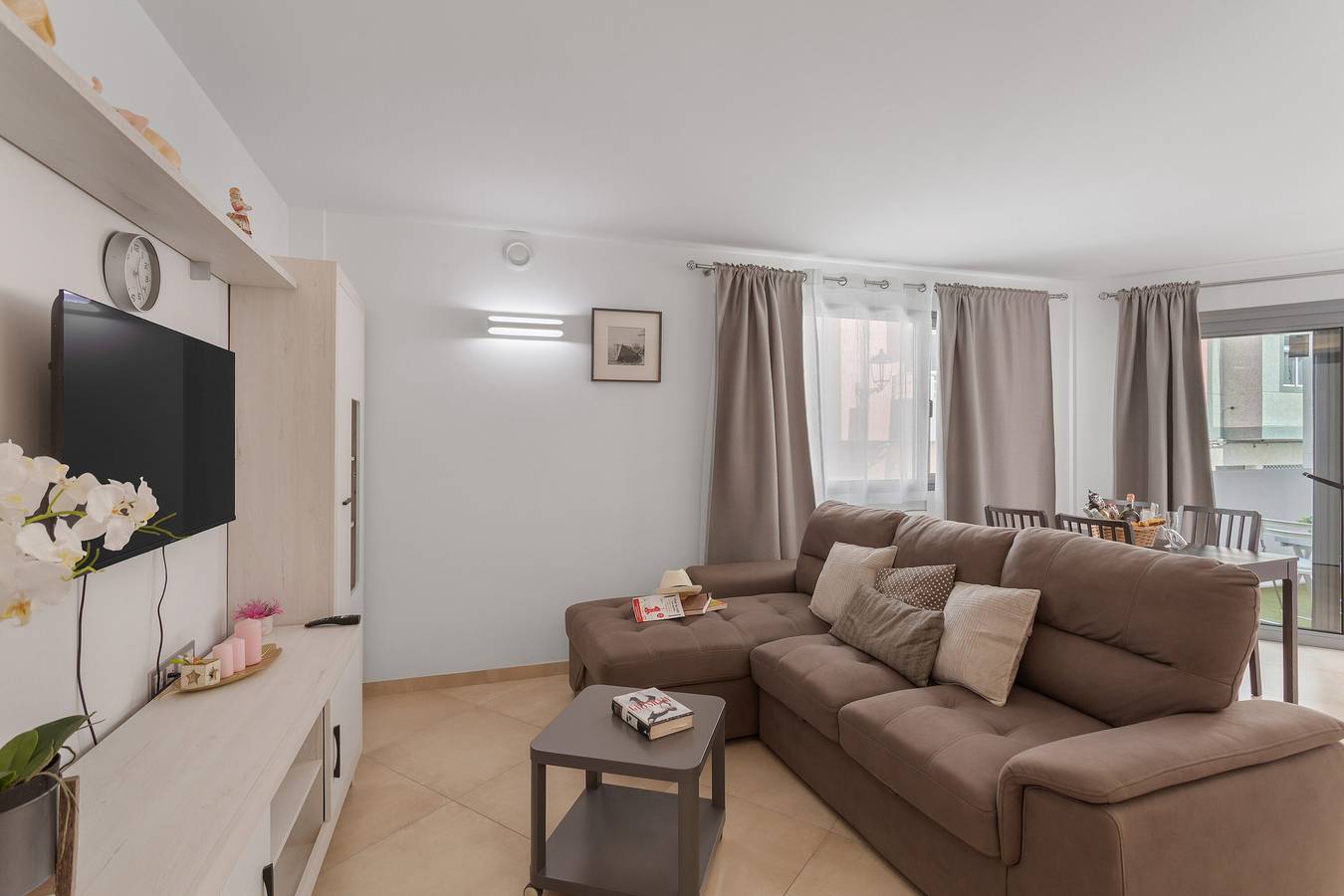 Sunset Star Holiday Home: Sea Views from Rooftop Solarium, Shared Terrace & Wi-Fi in Arguineguin, South Gran Canaria