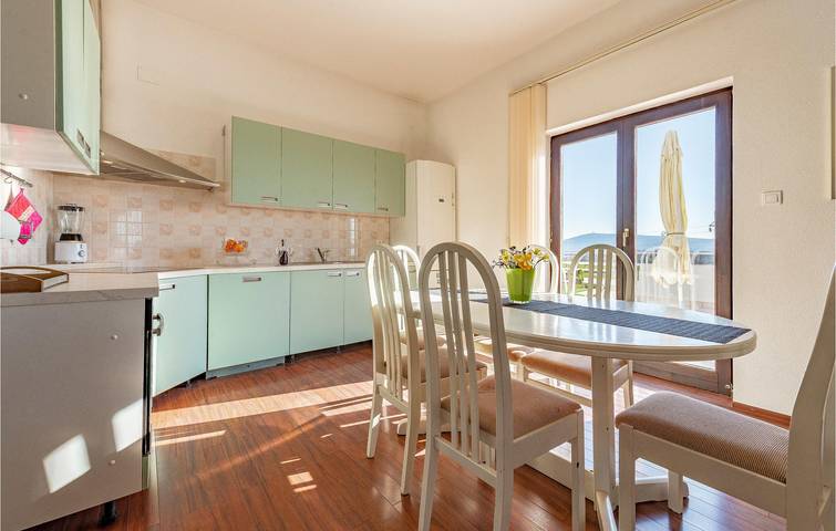 Modernes Apartment mit 2 Schlafzimmern, Pool und Terrasse, 200 m von lokalen Restaurants entfernt in Galovac, Zadar