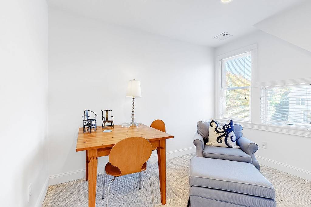 Modern getaway with central Ac, home office, patio, Wifi, grill, & private yard in Falmouth, Cape Cod