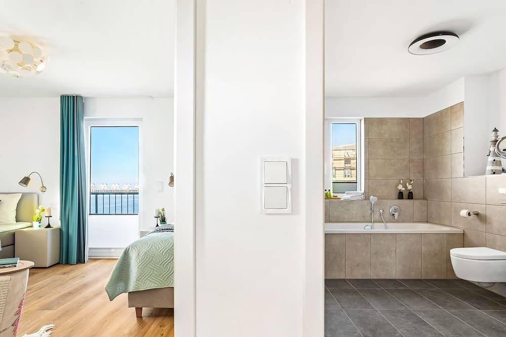 Ganze Wohnung, Hafen Loft - Infrarot-Sauna, Balkon, Strandkorb, Wasserblick, E-Auto Ladestation in Olpenitz, Kappeln