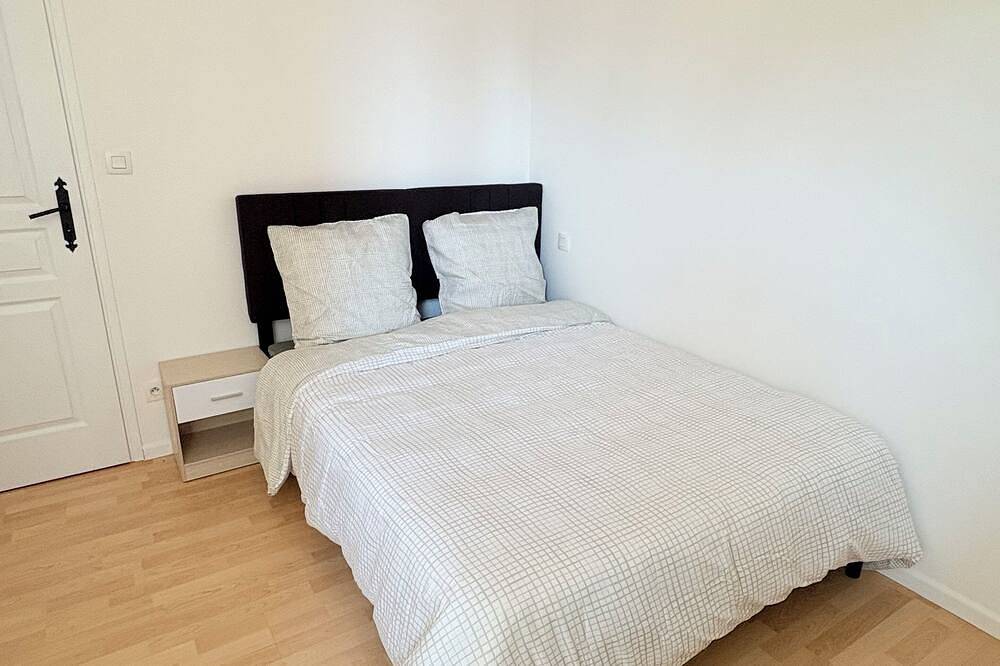 Shalom - Private Room in Shared Apartment with All Conveniences in Beaucroissant, Isère