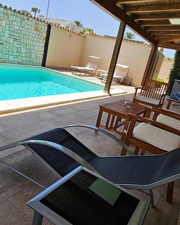 Maison d’hôte pour 2 personnes, avec jardin et vue ainsi que piscine et balcon, animaux acceptés à Porto Empedocle