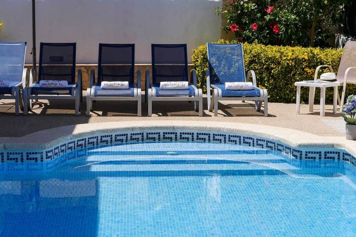 Ferienvilla Loli mit Bergblick, WLAN, Pool, Terrasse und Balkon in Alcúdia, Mallorcas Küste