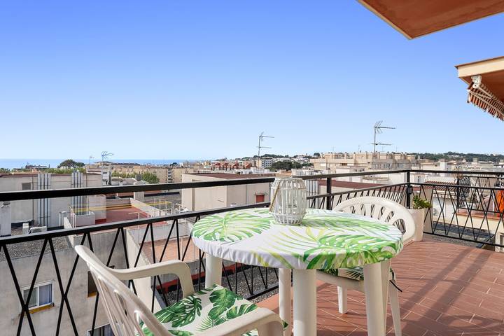 Apartamento entero, Apartamento 'Apartamento Moderno Soleado con vistas al mar, Wi-Fi y aire acondicionado in Torredembarra, Costa Dorada