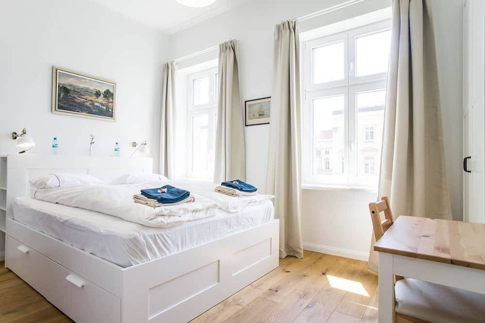 Ganze Wohnung, Grosse, helle, gemütliche Altbauwohnung direkt am Markt in Breslau, Niederschlesien