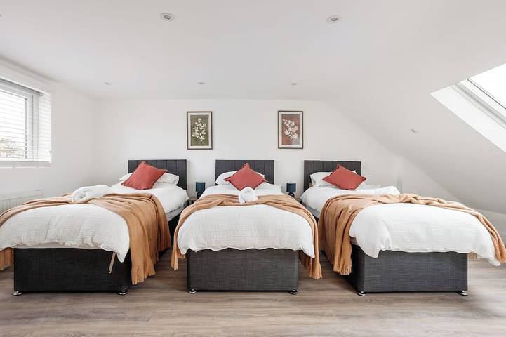 Holiday home for 10 people, with terrace, with pets in Hounslow