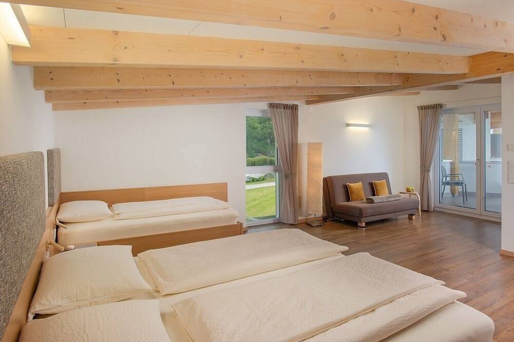Ganze Wohnung, Traum-Ferienwohnung mit Dachterrasse & Panoramalage, Garage, Cron4 Pool & Sauna in Bruneck, Dolomiti Superski