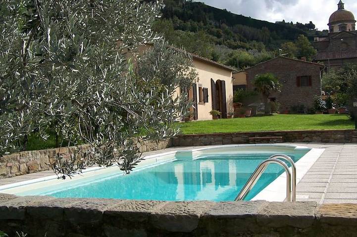 Villa for 4 people, with yard, with pets in Cortona