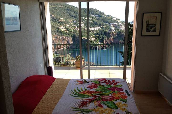 Apartamento entero, Frente al agua, vistas espectaculares, vivienda 4p. terraza, tranquila, calle privada, estacionamiento in Théoule-sur-Mer, Massif de l'Esterel