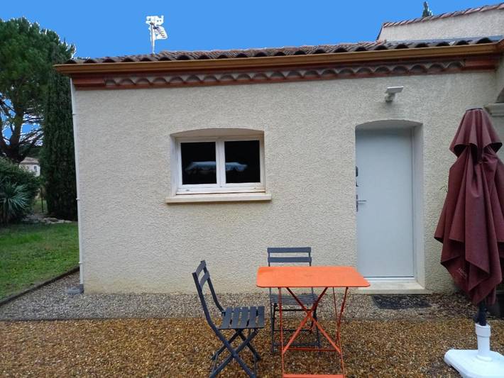Gîte pour 2 personnes, avec terrasse ainsi que piscine et jardin dans Lac de la Cavayère - 2