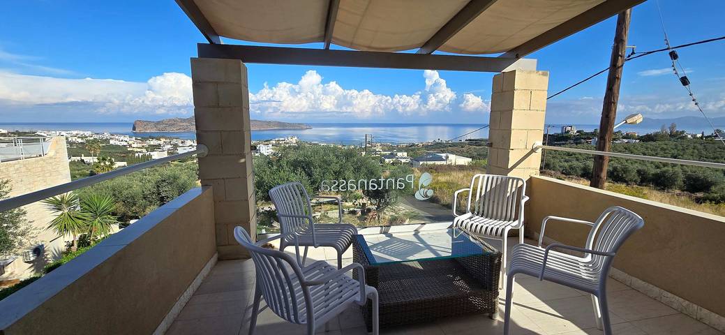 Villa for 4 people, with pool and garden in Chania