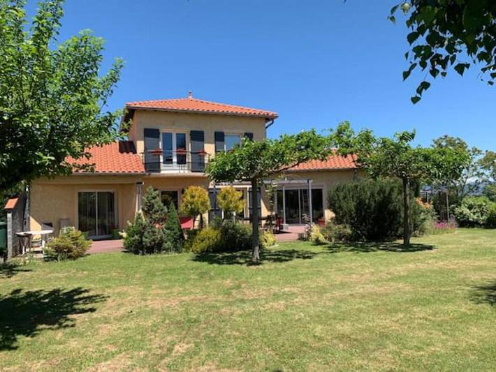 Gîte pour 6 personnes, avec vue et jardin à Cussac-sur-Loire