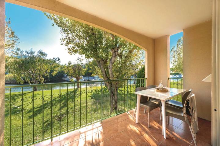 Appartement de vacances pour 5 personnes, avec piscine et bassin pour enfant, animaux acceptés à Mandelieu-la-Napoule