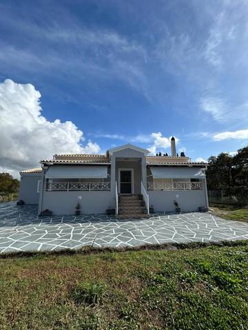 Gîte pour 8 personnes, avec jardin dans Liapádes