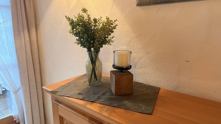 Entire apartment, Apartment 'Mittermeiers Birnbaumplatzl' with Mountain View, Balcony and Wi-Fi in Mittenwald, Bavarian Alps