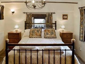 Log Cabin for 2 People in Castleton, Peak District, Photo 4