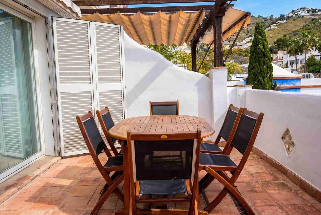 Appartement entier, Appartement "Oasis Quitapenas" Arroyo Marinos avec piscine, terrasse partagée et Wi-Fi in Playa San Cristobal, Almuñecar