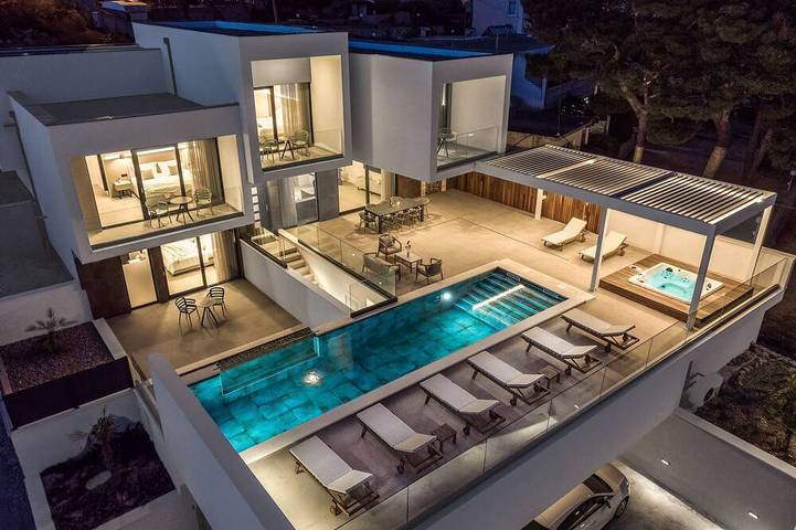 Ferienhaus für 8 Personen, mit Garten und Balkon in Omis