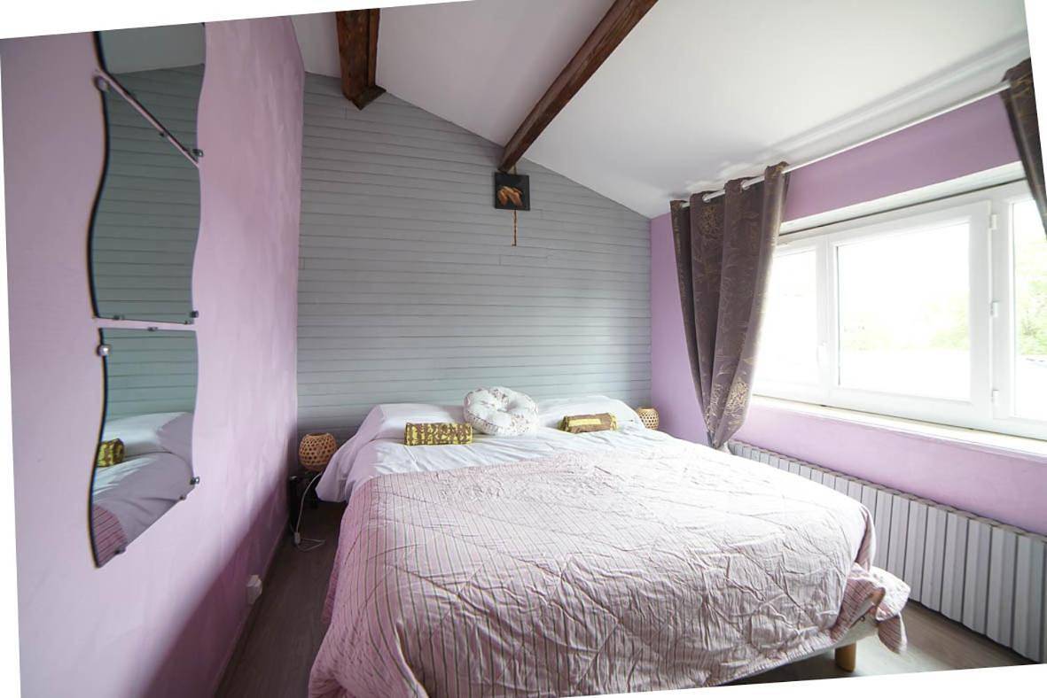 Double or Twin Room with Shared Bathroom in Tilloloy, Région de Montdidier