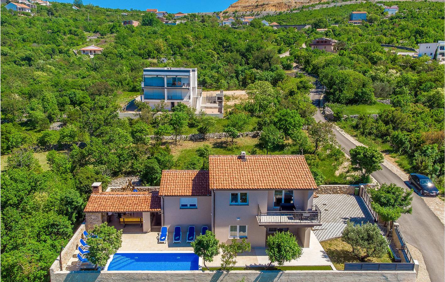 Charming Sea-View Apartment with Pool and Terrace, 2.5 km to Beach in Jasenice, Zadar