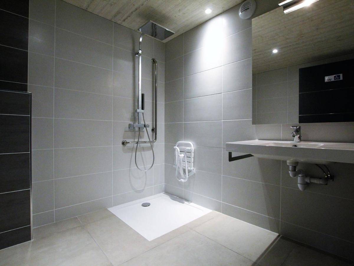 Gîte confortable avec piscine chauffée, pour 23 pers., idéal pour familles et amis - Fr-1-582-101 in Lapte, Haute-Loire