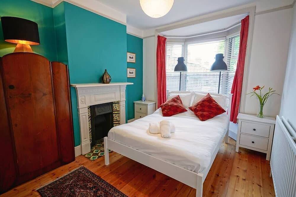 Entire apartment, Escape to Boscobel: Enjoy a Cosy 1 Bed Apartment with Free Parking in Winchester, South Downs