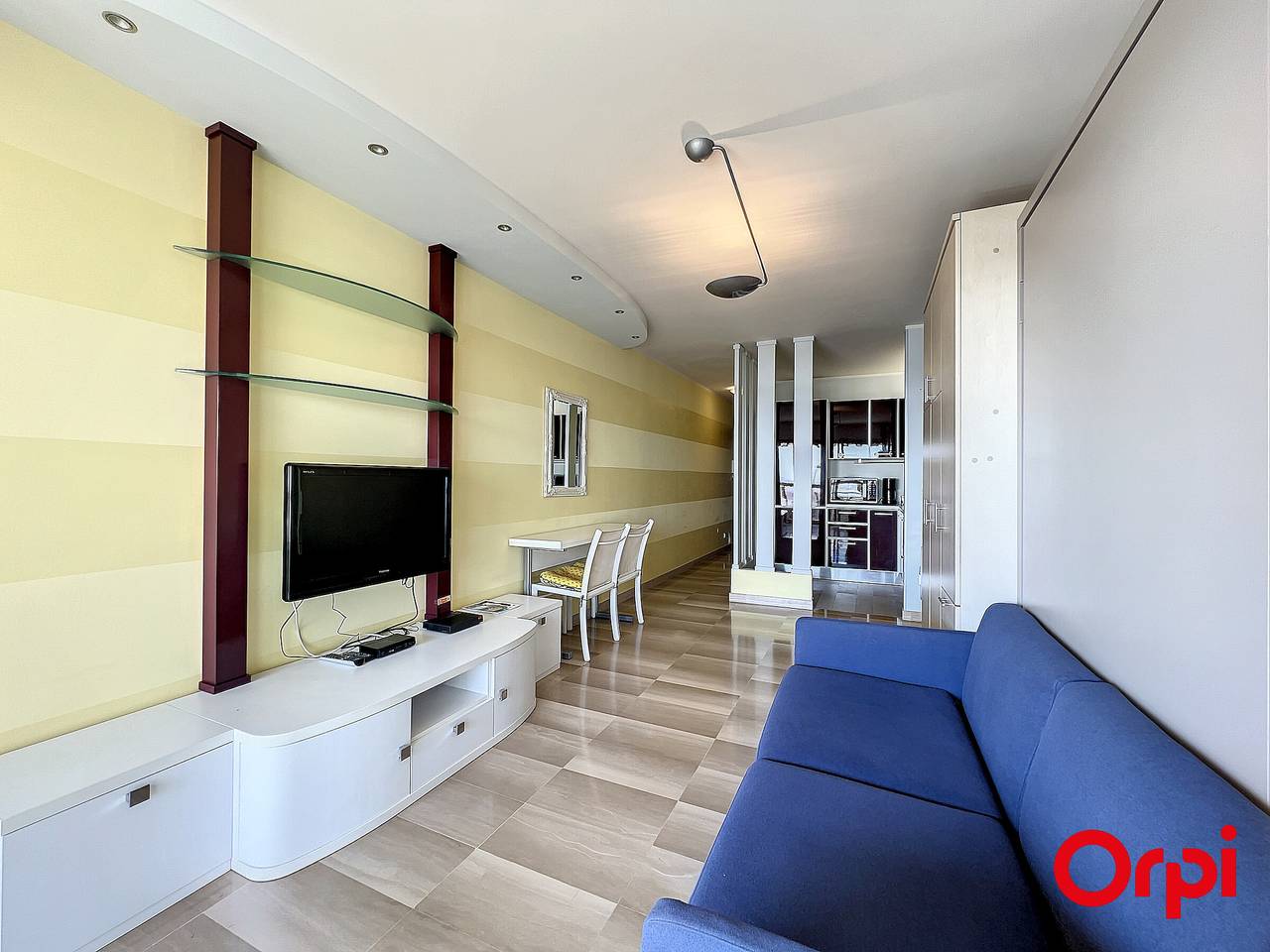 Studio entier, Studio spacieux, climatisé avec vue mer, piscine, Wifi et parking privé à Menton in Menton, Région de Nice