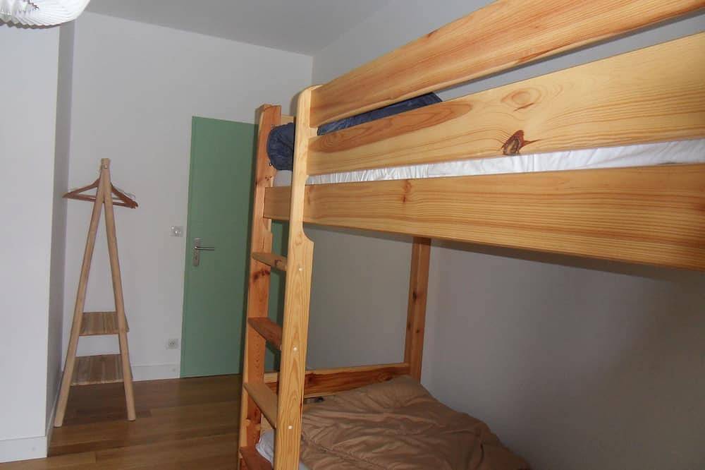 Atypical building with modern comfort for families with children or professionals in Ermenonville, Río Oise