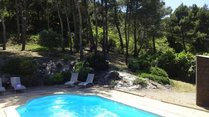 Gîte pour 6 personnes, avec vue ainsi que piscine et jardin à Montbrun-des-Corbières