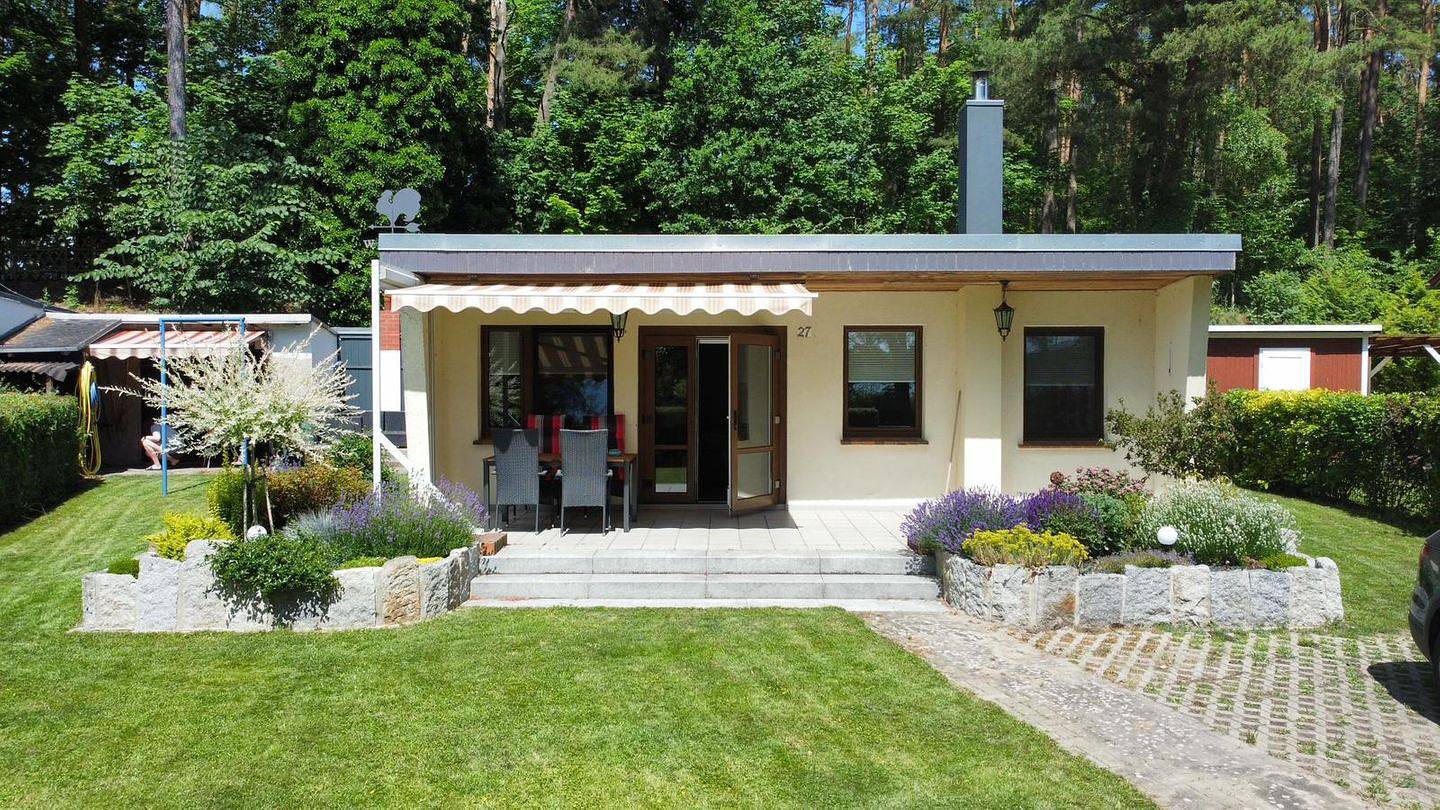 Waterkieker – Bungalow am Jabelschen See mit Steg & Outdoor-Sauna in Jabel, Mecklenburgische Seenplatte