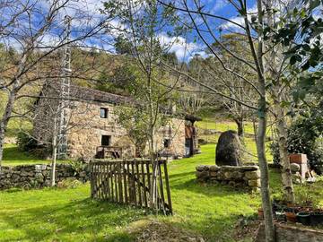 Casa rural para 5 personas, con vistas y jardín en Soba