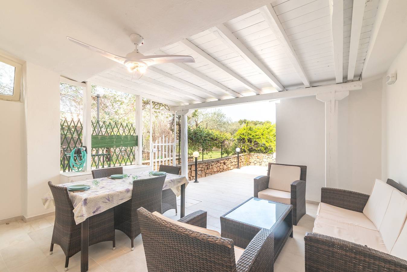 Casa vacanze 'Villetta Li Menduli' con terrazza privata e aria condizionata in San Teodoro, Olbia-Tempio