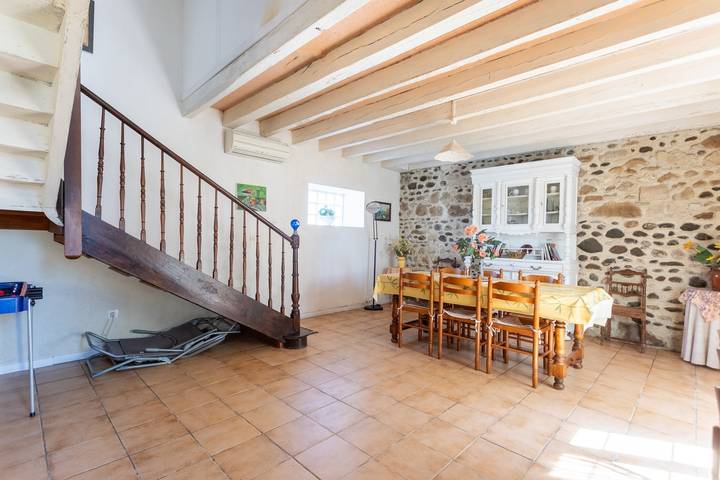 Authentic Béarnaise House with Mountain View, Wi-Fi, and Air Conditioning in Lagor, Béarn