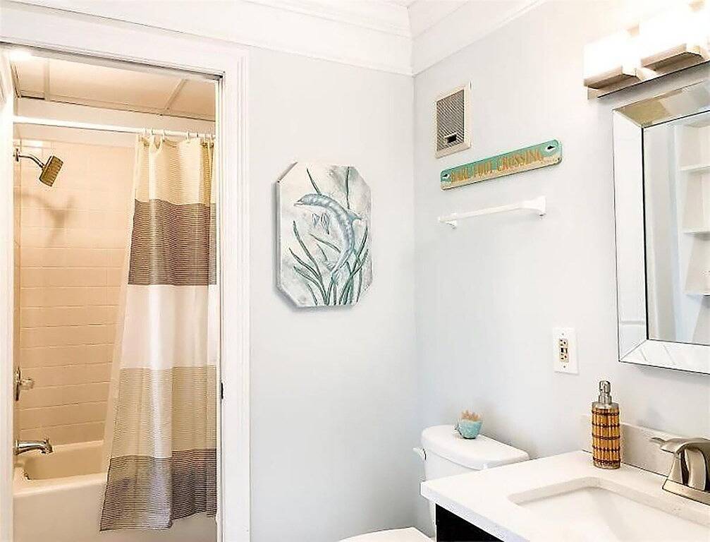 Ganze Wohnung, 🏖Beach Front~Two Pools~Tiki Bar~1Br + Bunks The Summit 1323 in Panama City Beach, Emerald Coast