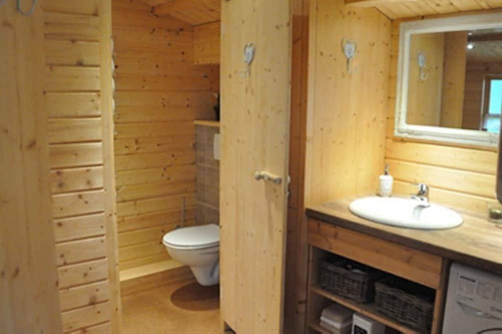 Small wooden hut on the Hilkenberg -Almhütte- for 1-2 persons in the middle of nature in Bodenfelde, Weserbergland