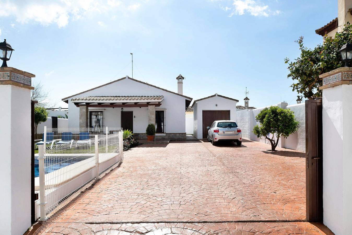 Villa Elsa con piscina, jardín, terraza y Wi-Fi in Conil de la Frontera, Costa de la Luz
