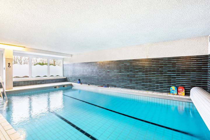 Gehele studio, Studio-appartement 'Ferienappartement Möhnesee' met gemeenschappelijke tuin en zwembad in Stockum, Möhnesee